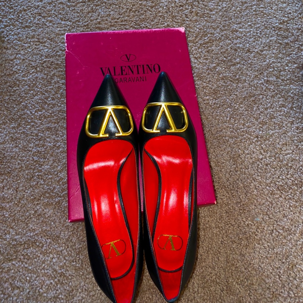 Original VALENTINO GARAVANI Black VLogo Pumps.